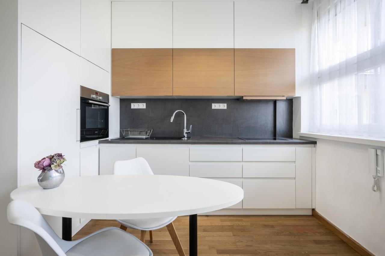 Breathless Basilika View Elegant Flat With Balcony Need Reservation X Free Parking Budapest Eksteriør bilde
